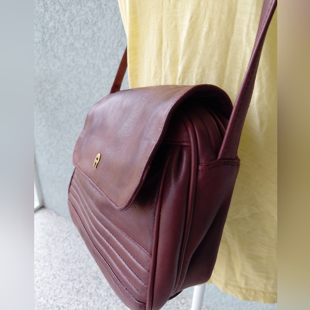Vintage Etienne Aigner Elegant Burgundy Shoulder Bag - Picture 3 of 9